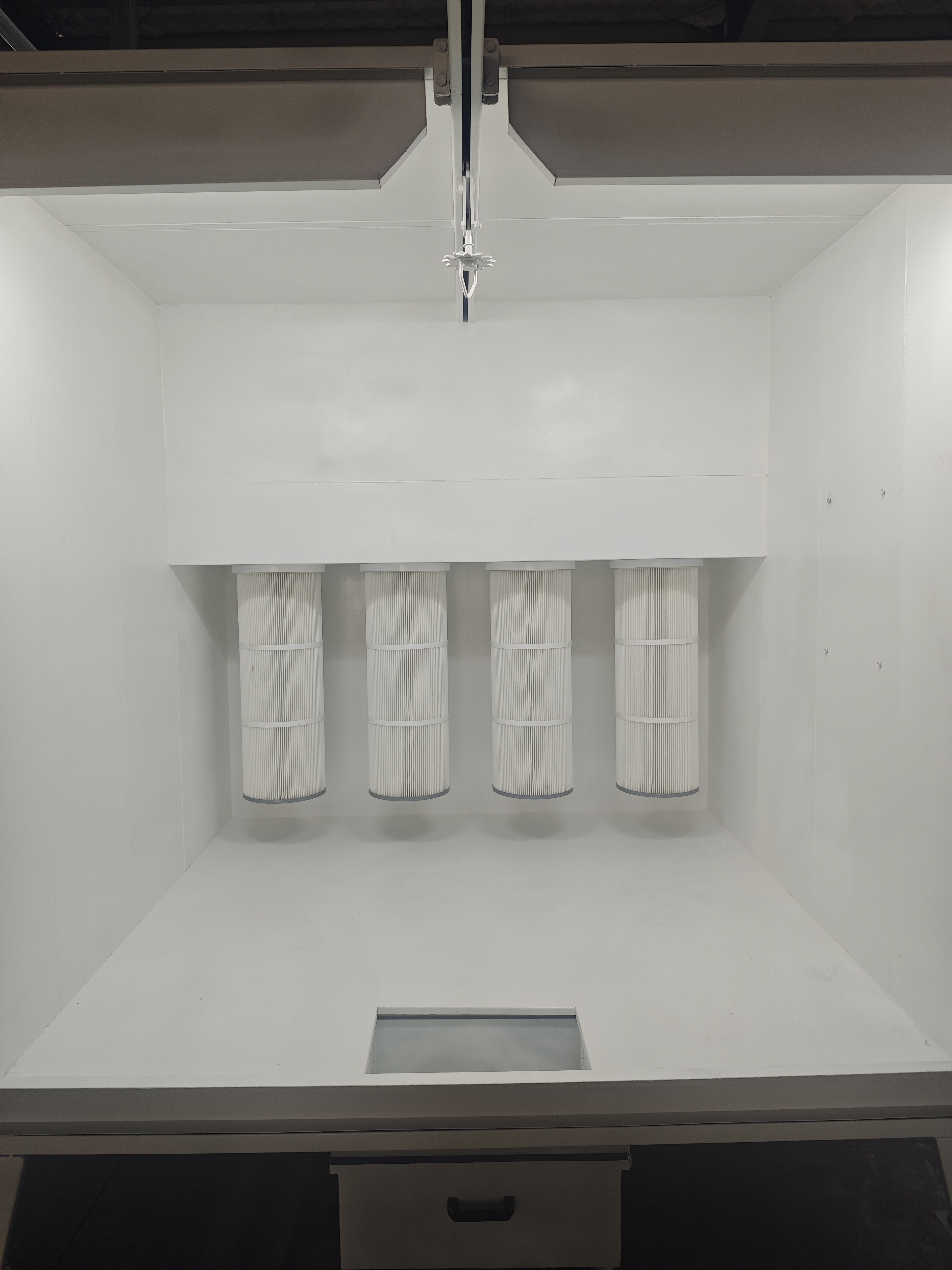Manual spray painting equipment